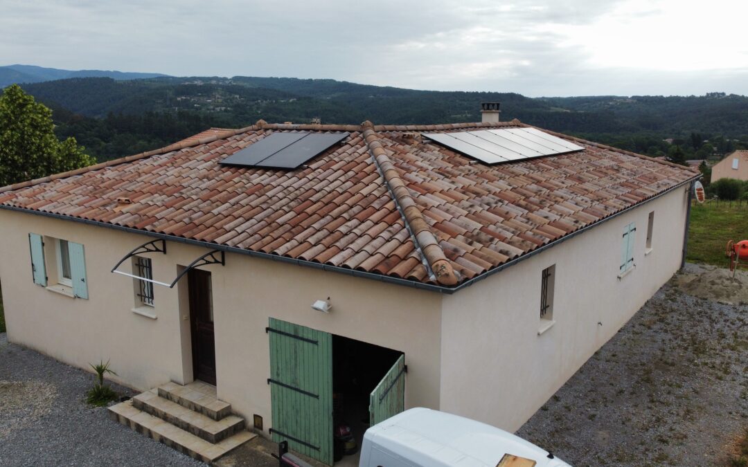 Installation de panneaux solaires Les Vans 07